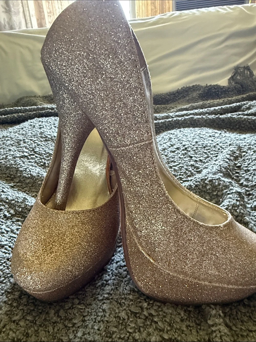 Forever 21 Glitter Platform Pumps in Gold